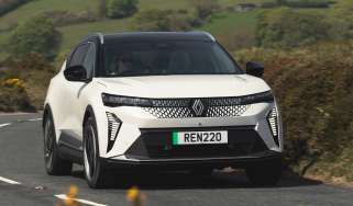 Renault Scenic UK - front cornering